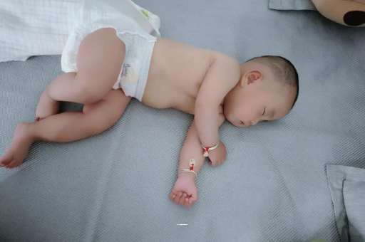 灯塔几个月宝宝会抬头