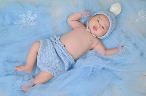 灯塔摸孕妇肚子沾喜气
